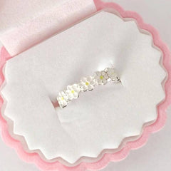 Daisy Chain Ring (with box)